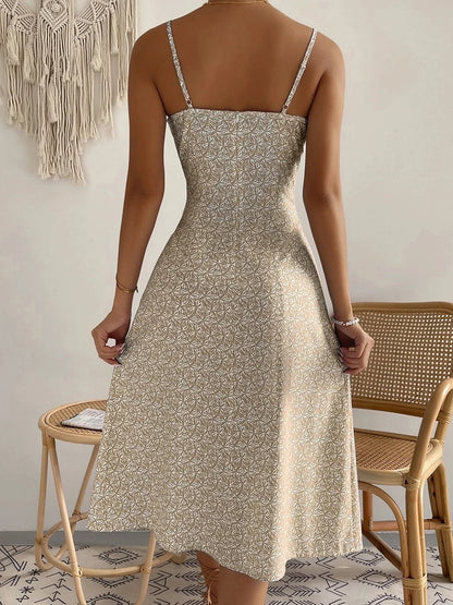 Robe d’été élégante à bretelles avec fente latérale
